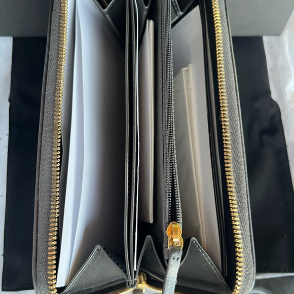 CHANEL WRISTLET/WALLET NEW IN BOX WITH COA CARD - Picture 5 of 13